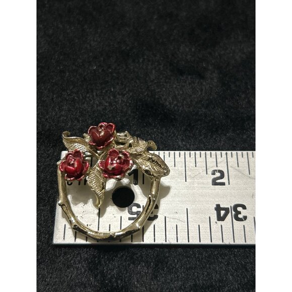Vintage Gerrys Gold-Tone Circle Pin W/ Red Enamel Roses & Leaves - Picture 5 of 7